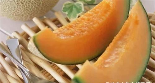 三个小屁孩吃哈密瓜视频,三个小屁孩欢乐分享哈密瓜美味时光