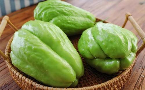 鸡长期吃瓠瓜好吗视频讲解,长期喂食瓠瓜对鸡的健康影响解析