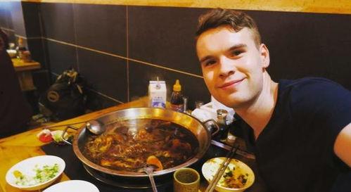 外国人吃瓜盅火锅视频,首次尝试瓜盅火锅惊艳不已