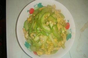 吃角瓜鸡蛋炒肉片视频,角瓜鸡蛋炒肉片，营养满分快手菜