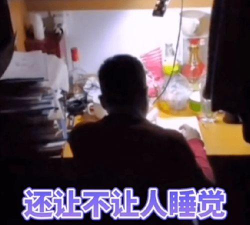 室友拍视频吃瓜什么意思,揭秘校园生活趣味瞬间