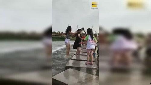 当代姑娘吃瓜视频,揭秘网络热点背后的故事